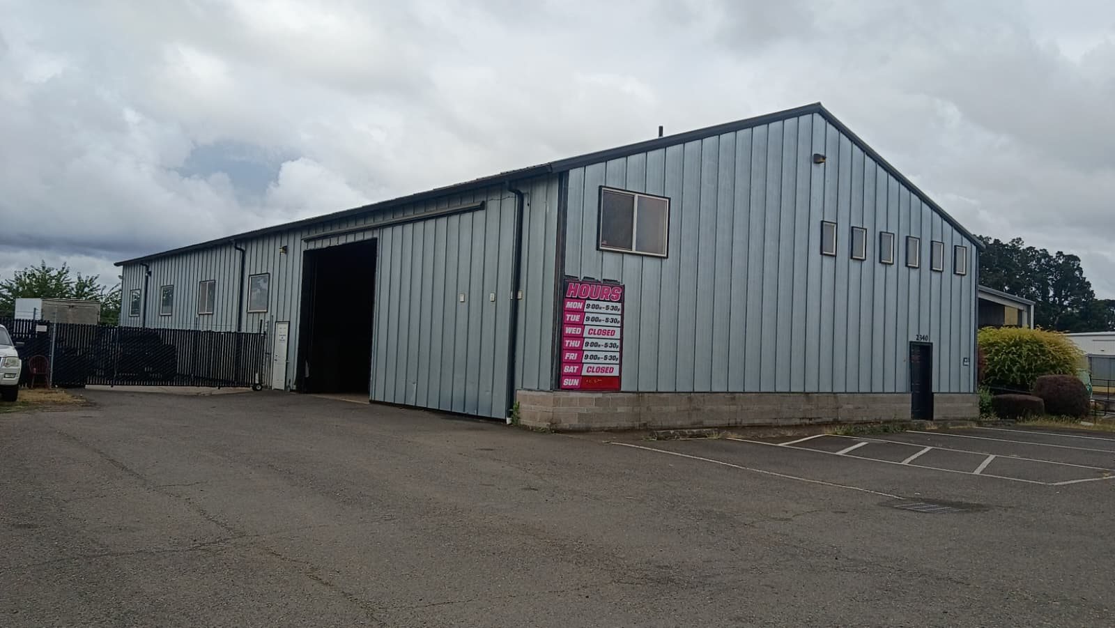 Exterior of the Tires & Wheels Near Me Hubbard location