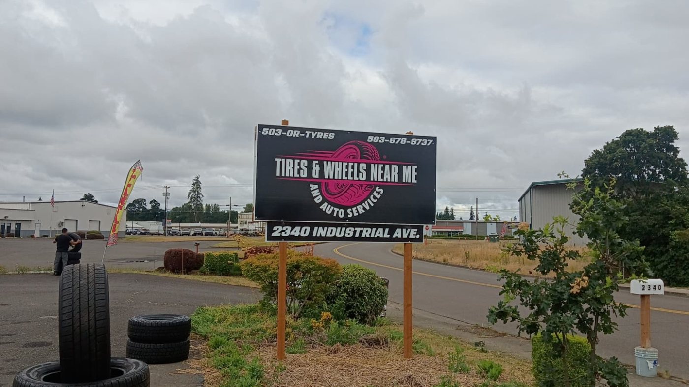 Roadside sign for the Hubbard Tires & Wheels Near Me location