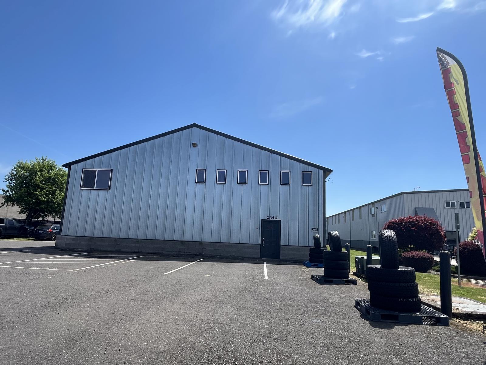Tire shop exterior in Hubbard Oregon