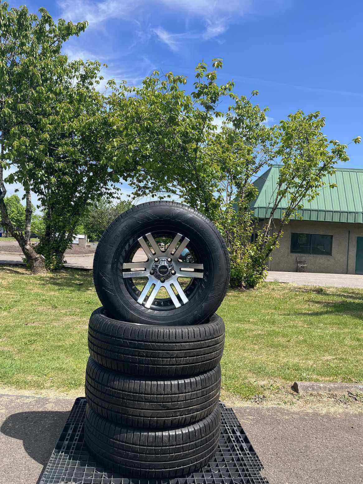Wheel and rim display near Hubbard Oregon